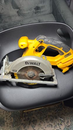 Dewalt circular saw DC 390 18 V tested and works great no battery included!!