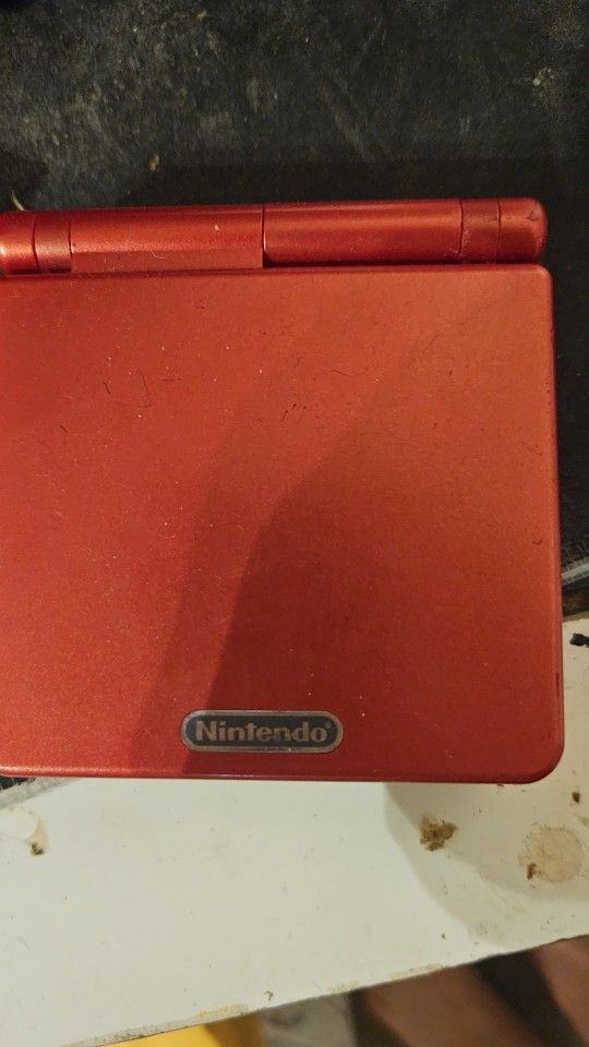 Red Gameboy Advanced SP