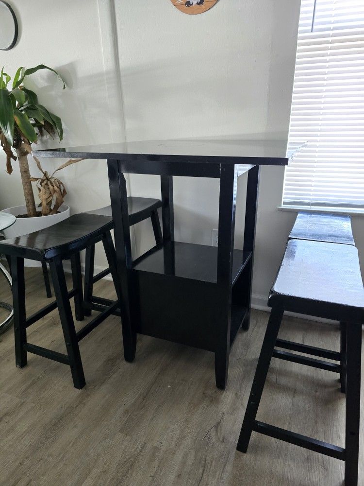Dinning Table And Stools