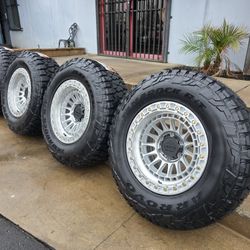 17" LOCK  wheels/rims w- 33" ARROYO R/T  tires 