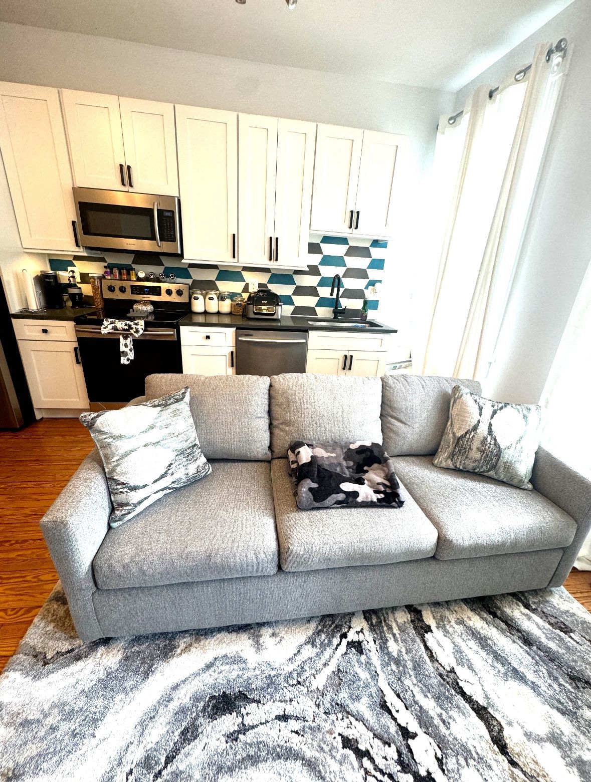 5x7 Area Rug - Like New $100
