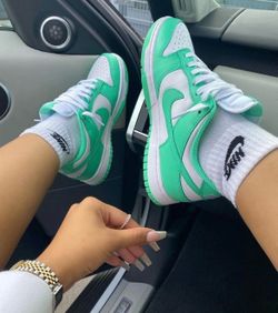 Nike Dunk Low "Green Glow"