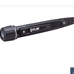 Non contact voltage detector and flashlight