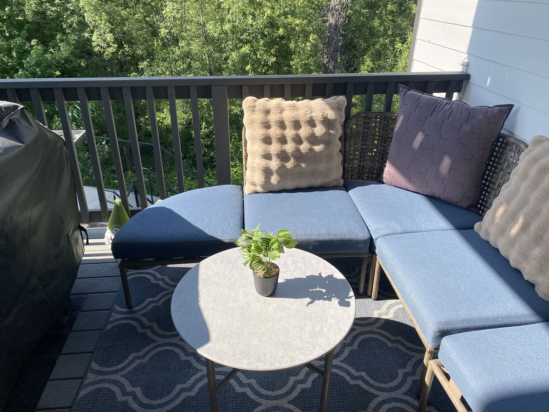 Outdoor Furniture / Grill