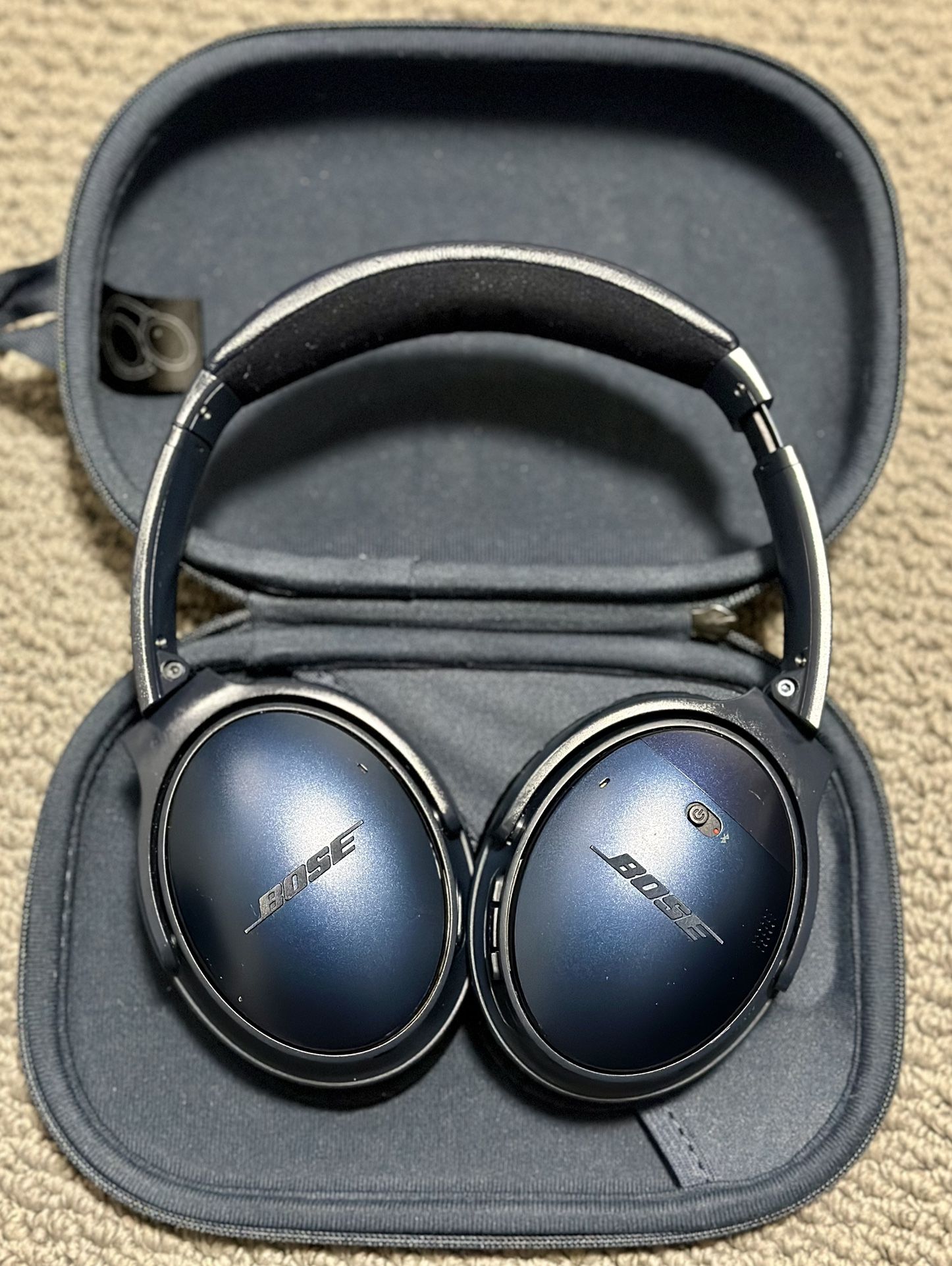 Bose QC35 Wireless Bluetooth Over The Ear Headphones In Very Good Condition