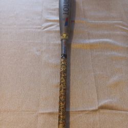 LOUISVILLE S "PRIME" COMPOSITE. SIZE 28/18oz  PRICE NEW $339. I SALE FOR $170