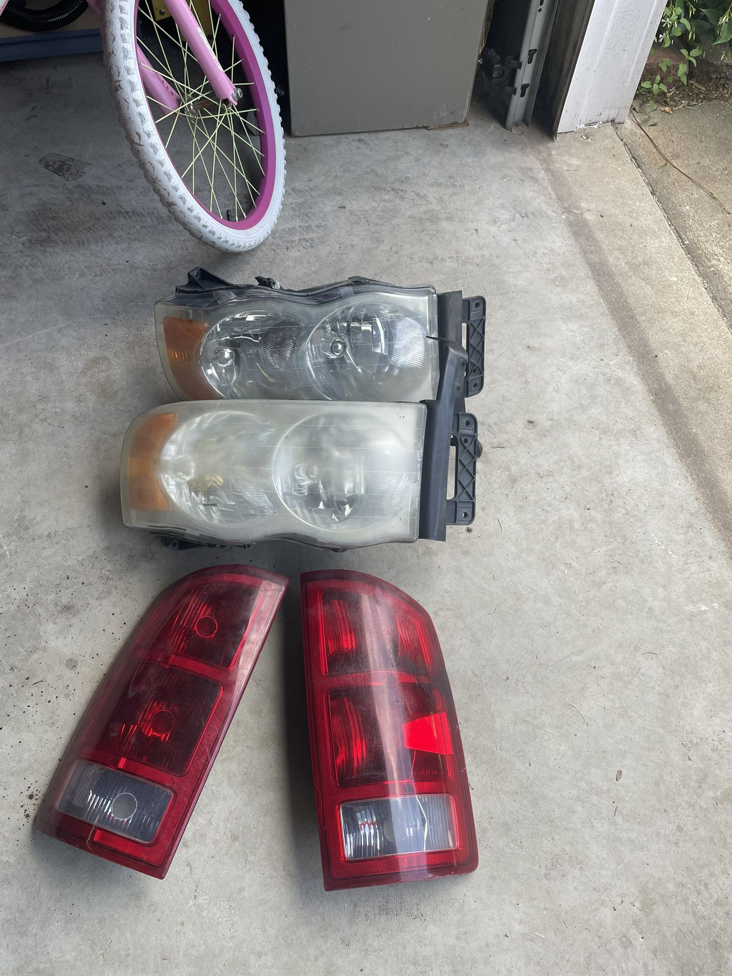 2002 -05 Dodge Ram 1(contact info removed) 3500 Headlights And Tail Lights 