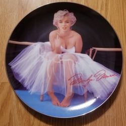 Forever Marilyn monroe Plate..By Bradbury  Stamped Collectable..Brand New!