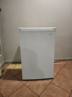 Kenmore 9cu.ft. Compact Fridge Perfect Working Condition. Pick-Up Or Delivery