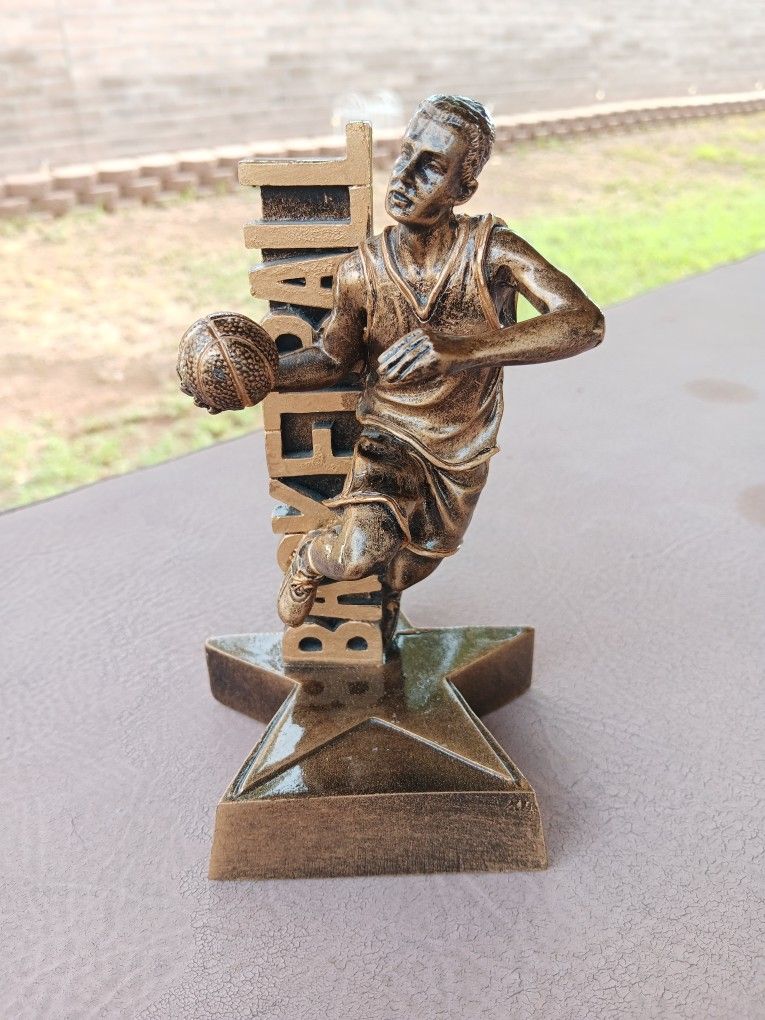 Trophy/ Statue BASKETBALL. PLEASE CHECK OUT ALL MY OFFERS.