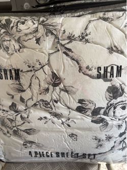 Comforter set Queen like new good condition
