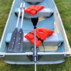 12' SmokerCraft Aluminum Boat With 47lb Thrust Electric Motor 