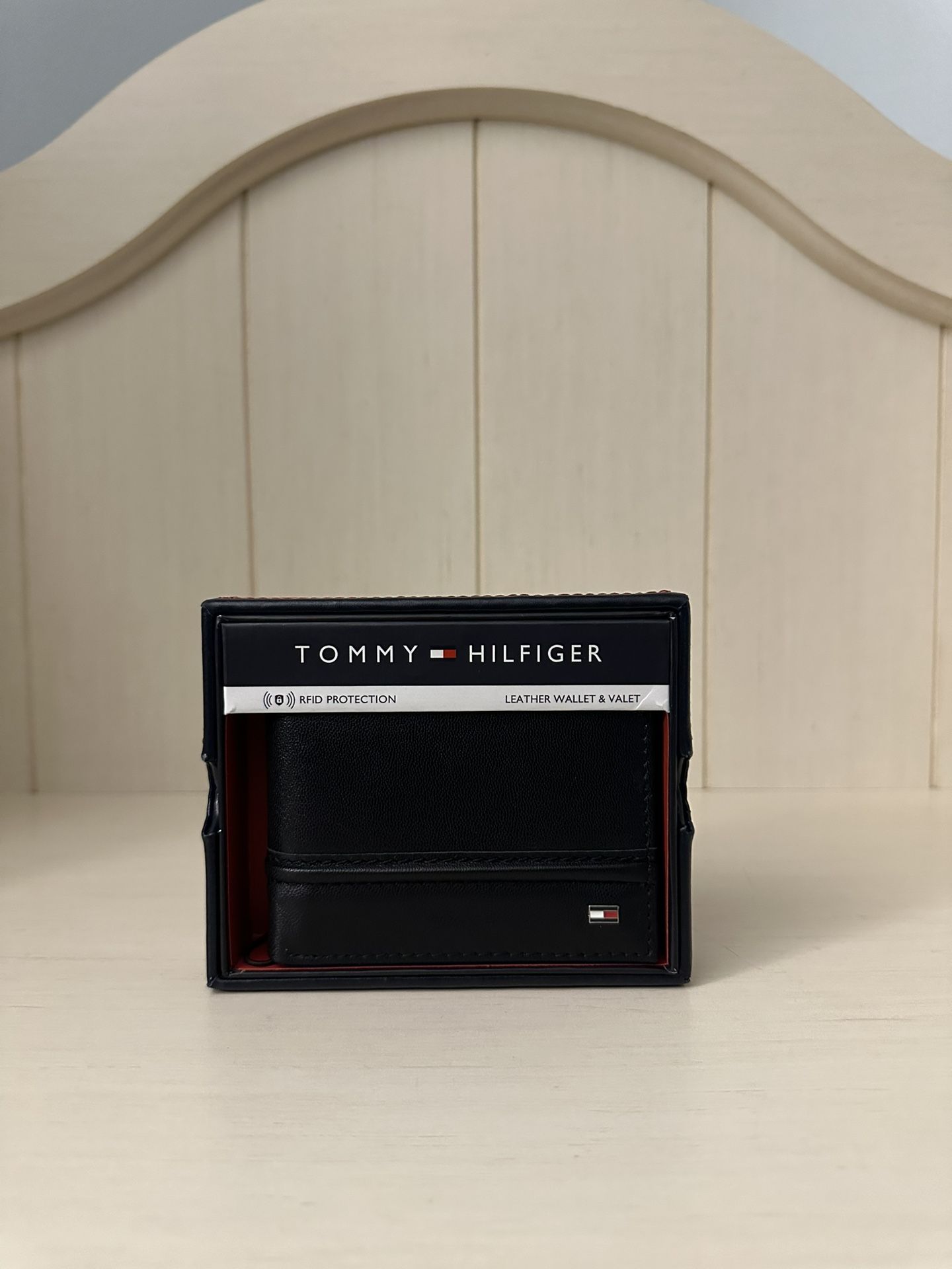 Tommy Hilfiger Leather Wallet