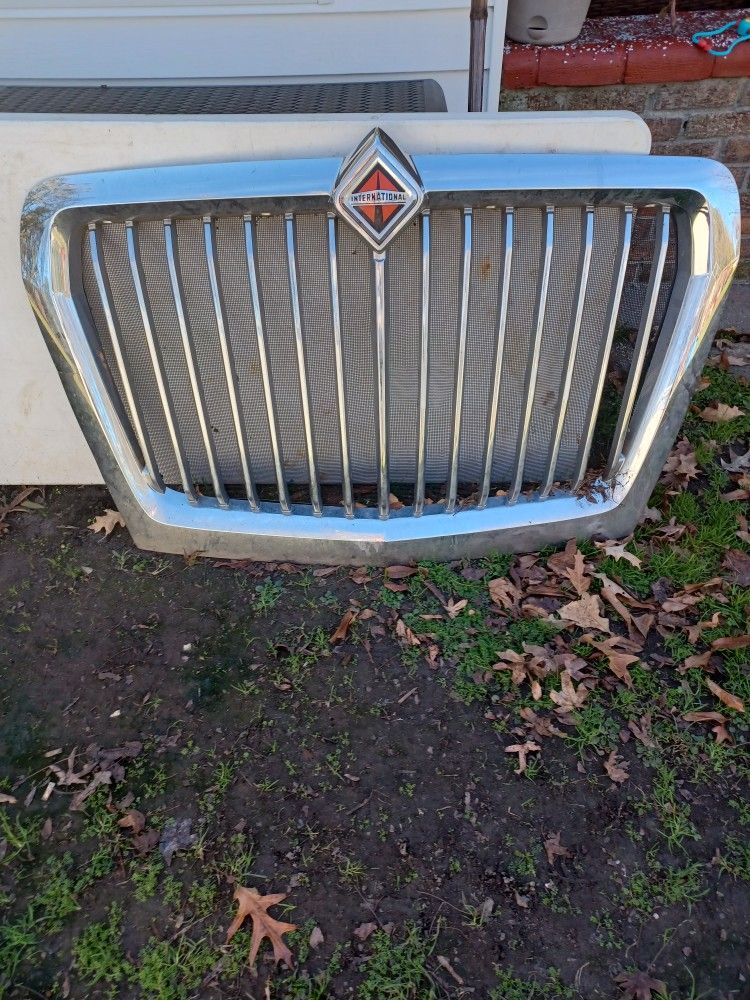 International Grill For A Semi Truck