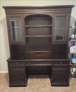 Solid Wood Executive Desk with Credenza & Hutch – Excellent Condition