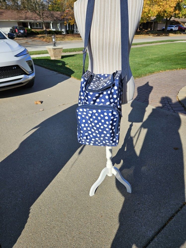 New Thirty One Wine Tote. Removable Divider. Shoulder Strap. Thermo Bag