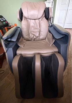 Full Body Zero Gravity Massage Chair (Heated, Bluetooth, Airbags) – Great Condition