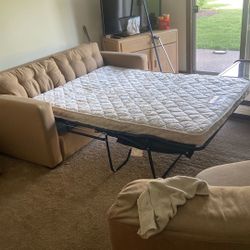 Pull Out Sleeper Couch. 
