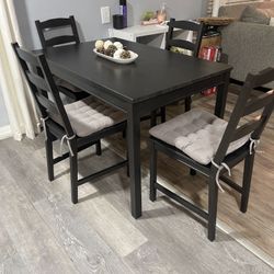 BEAUTIFUL TABLE 4 CHAIRS EXCELLENT CONDITION