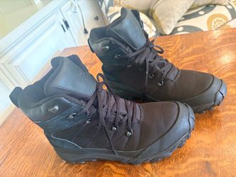 The North Face Men's Chilkat Nylon Waterproof Snow Boots (size 12)