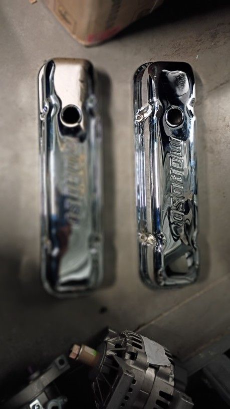 Small Block Chevy Valve Covers These Are new $20