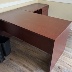 Professional Desk With Return