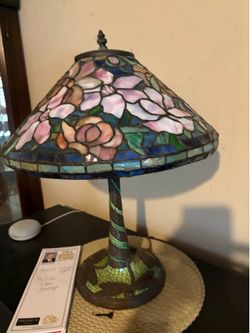 Tiffany lamp dragon fly and flowers