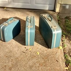 Suit cases old good condition