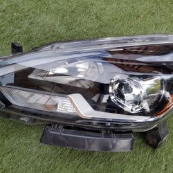 Nisan Sentra Left Driver Side Headlight 