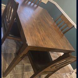 Very Good Condition Kitchen Table With 4 Chairs For Sale 