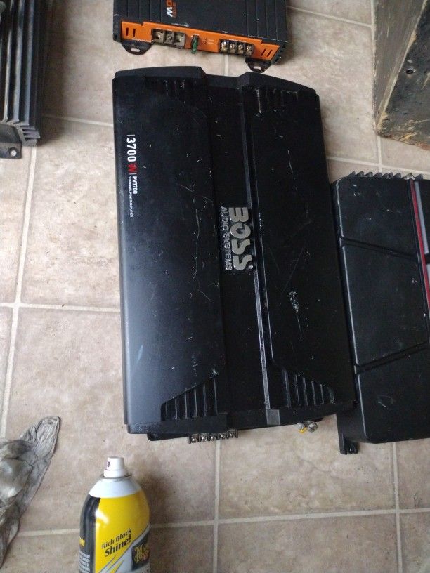 Boss 3700 5 Channel Amp