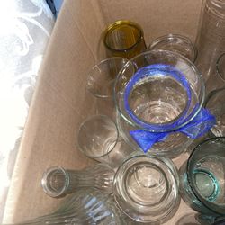 18 Flower Vases Assorted Sizes 