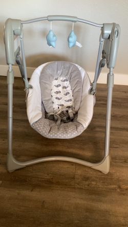 Graco Slim Spaces Baby Swing