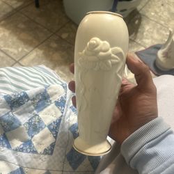 Set Of 2 Vintage Lenox rose blossom Vases. Ivory China 24k Gold Trim 7.5”