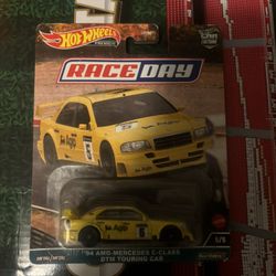 Hot Wheels '94 AMG-Mercedes C-Class DTM Race Day Yellow 1:64 Real Riders