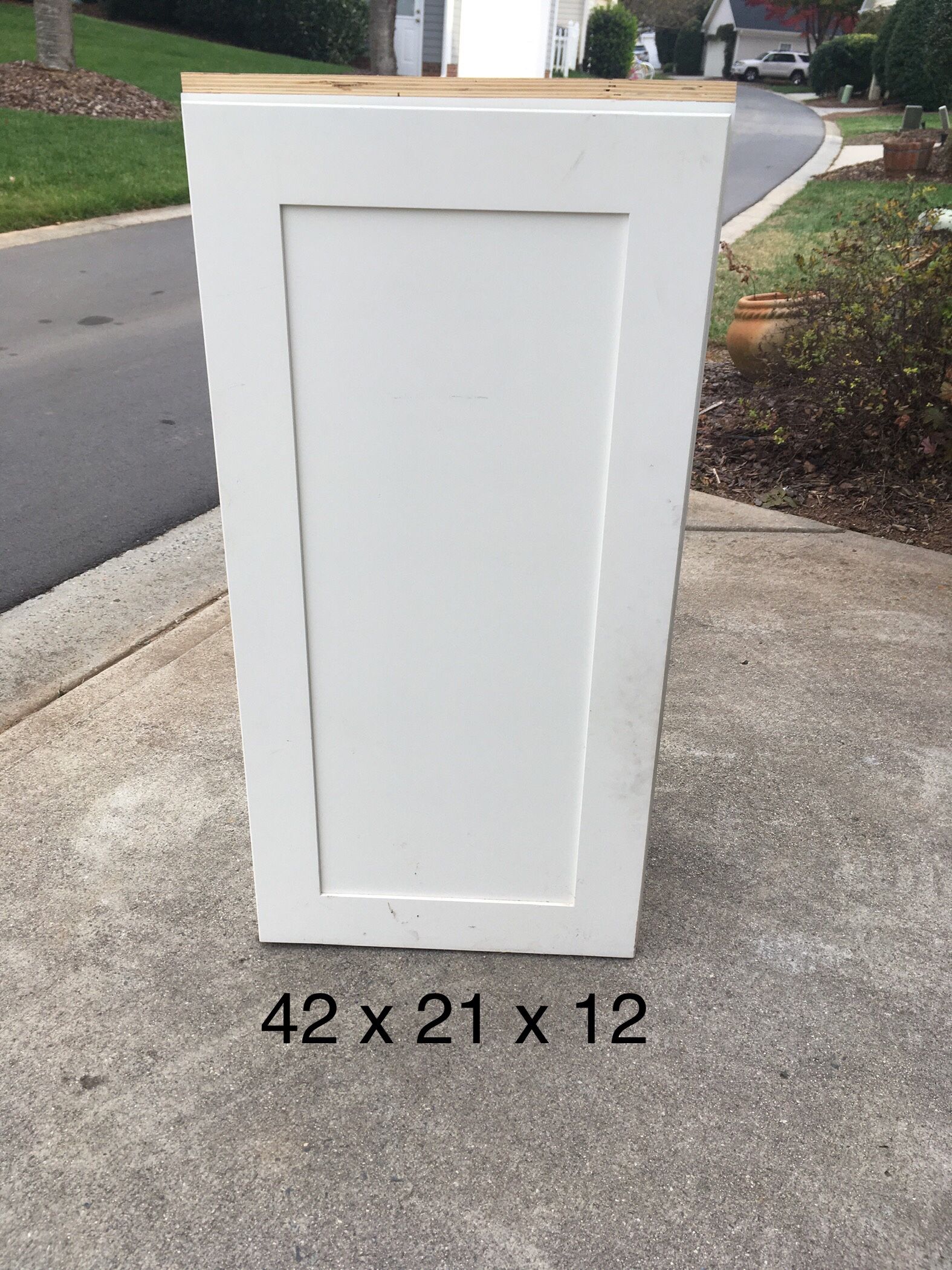 White Bathroom cabinet with adjustable shelf