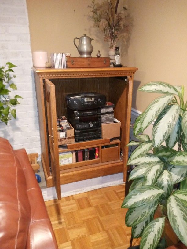 Oak TV Cabinet Very Good Quality ! Also Can Be Used As Shelf