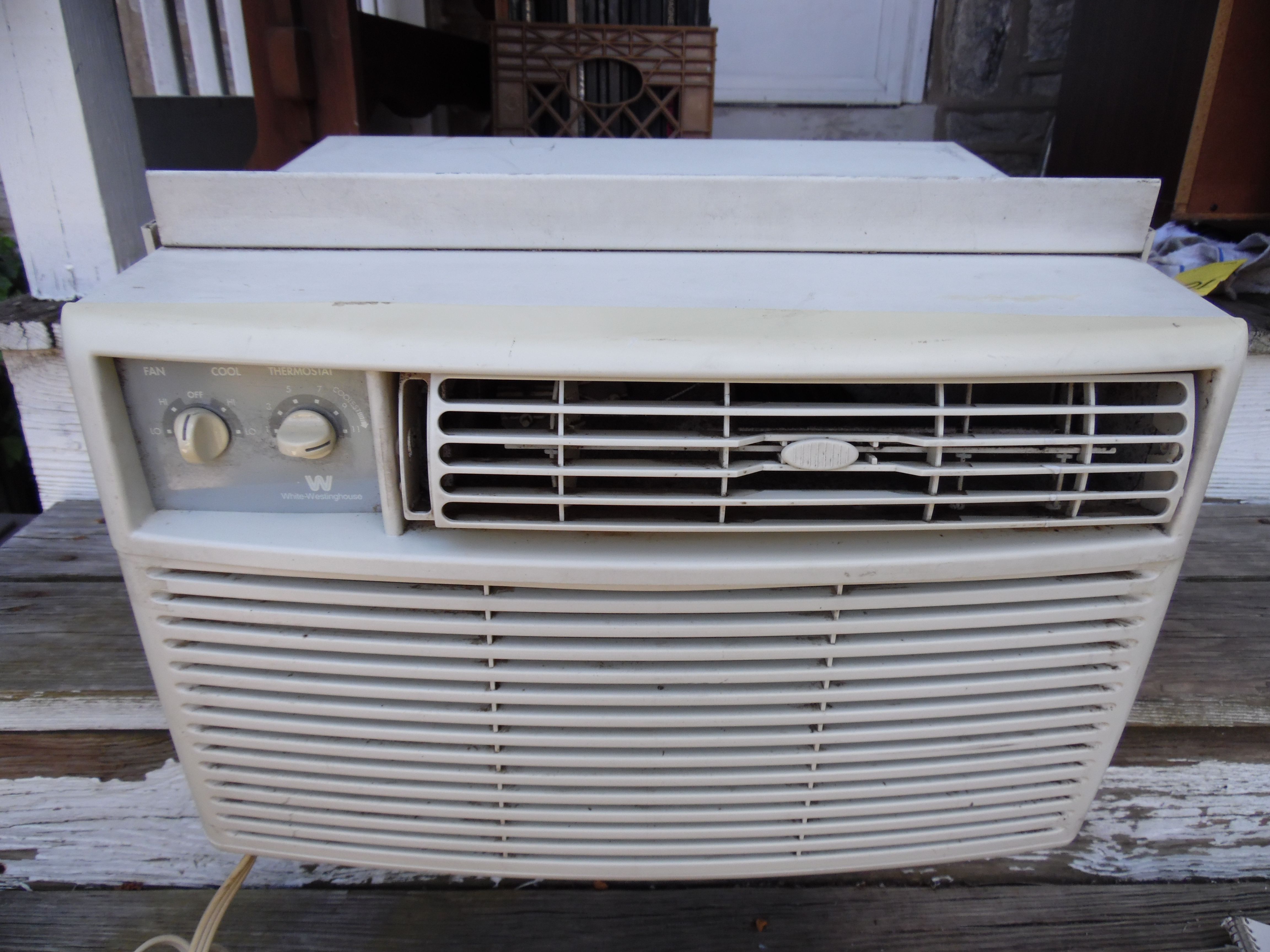 White Westinghouse 5000 BTU Window Air Conditioner AC works great