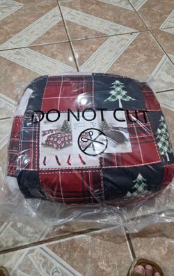 New 3 peices reversible king comforter set