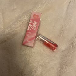 Kaja- Juicy Glass Lip Oil Shade: Rose Hip Spritz 