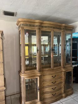 Michael Amini AICO Luxury China Cabinet / Display Hutch