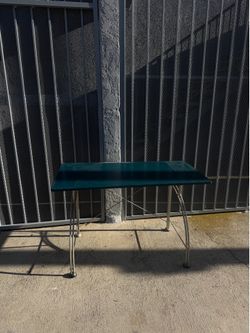 FREE DESK
