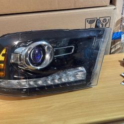 2017 Dodge Ram 1500  Right Headlight OEM 
