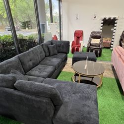 Living Room Sectional with Coffee Table / Sala de estar seccional con mesa de centro