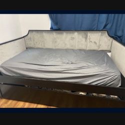 Daybed With TRUNDLE