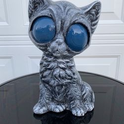 Big Eyed Cartoon Cat Statue 