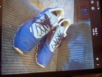 Mens running shoes