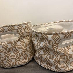 2 storage baskets