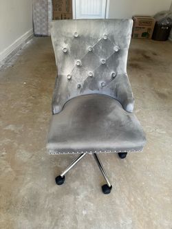 🚨 MOVING SALE | Elegant Gray Velvet Office Chair | MUST GO! 🚨