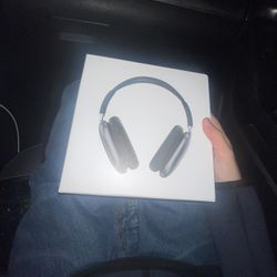 New Apple Airpod Pro Maxes
